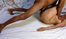 Istri India melakukan hubungan seks yang menyakitkan dengan pantat ketat dalam posisi misionaris - pasangan bengalixxx
